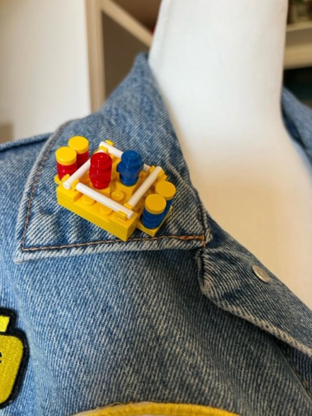 Fighting Robots Pin